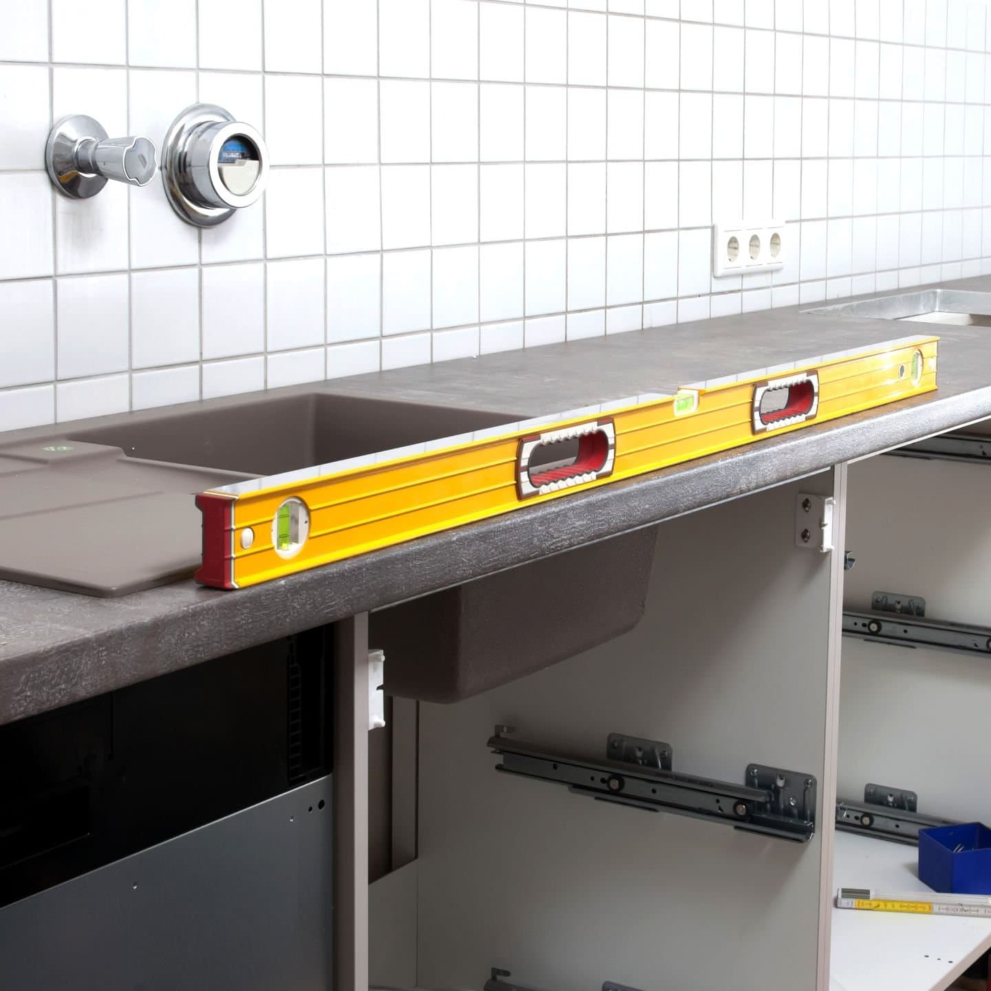 unfertig montierte Küche