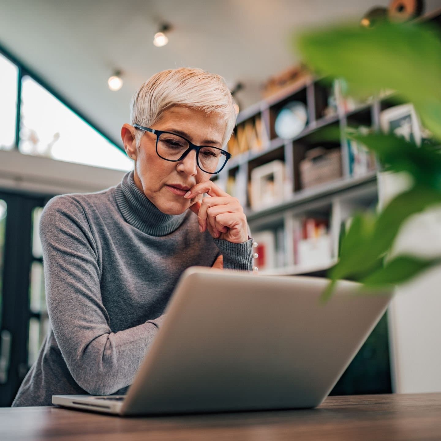 Geschäftsführerin am Laptop