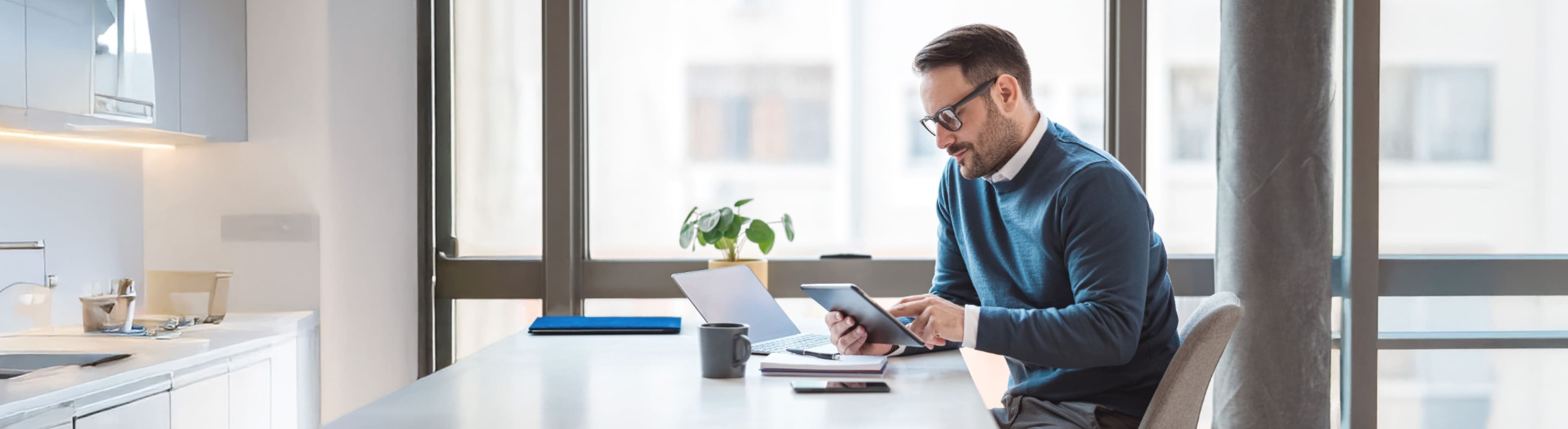 Geschäftsführer am Laptop