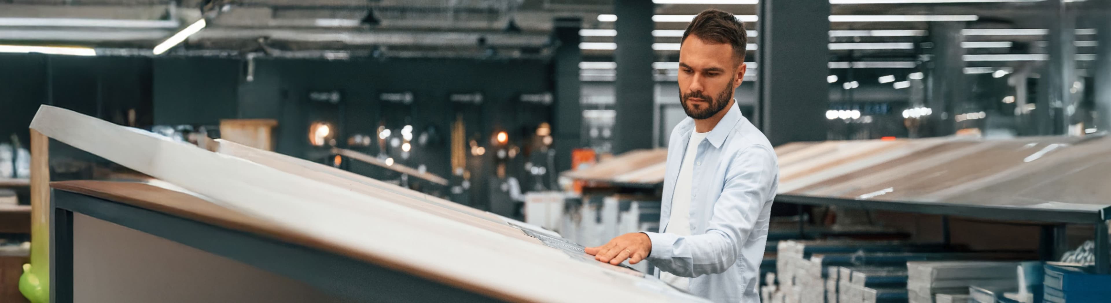 Verkäufer im Küchenstudio